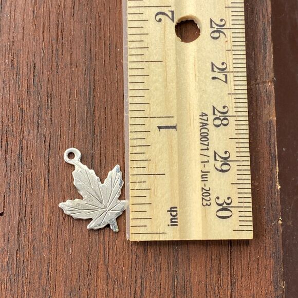 Vintage 925 Sterling Silver BMCo Maple Tree Leaf Nature Pendant Bracelet Charm - Picture 3 of 3